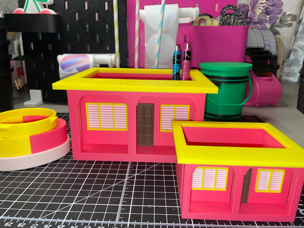 Large house pen/pencil holder